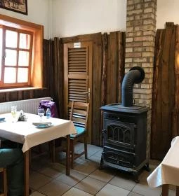 Lipicai Hotel & Étterem