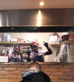 Rim Thanonh Thai Food