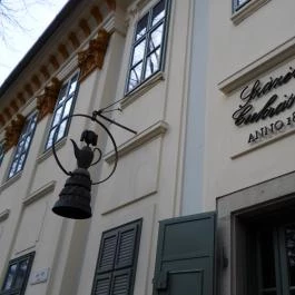 Százéves Cukrászda, Gyula - Külső kép