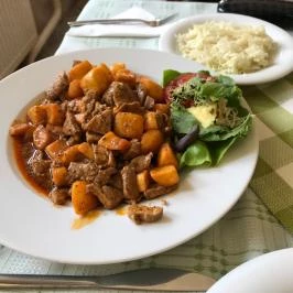 Vendéglő a Három Tölgyfához, Tatabánya - Étel/ital