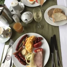 Mesés Shiraz Hotel Egerszalók - Vendéglátás