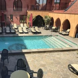 Mesés Shiraz Hotel Egerszalók - Medence/kert