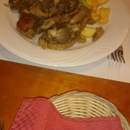 Sörpince Vendéglő & Étterem, Gyula - Étel/ital