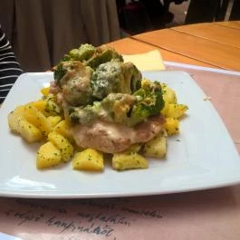 Komédiás Étterem Győr - Étel/ital