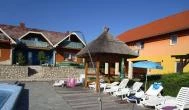 Wellness Park Panzió Gyenesdiás - Medence/kert