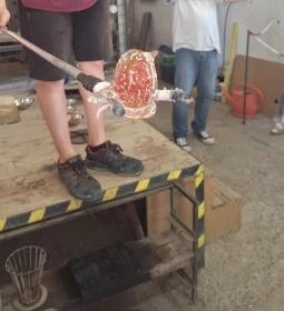 Parádsasvári üvegmanufaktúra