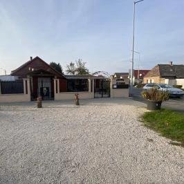 Kisföldes Étterem Tata - Külső kép