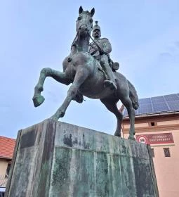 13. legjobb látnivaló: 17. Bocskai huszárezred emlékműve