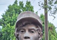 1956-os emlékhely Ivád