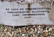 1956-os emlékhely Ivád