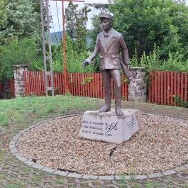1956-os emlékhely Ivád - Külső kép