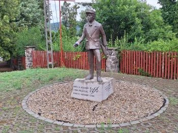 1956-os emlékhely Ivád