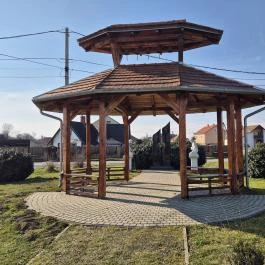 1956-os emlékhely Táplánszentkereszt - Külső kép