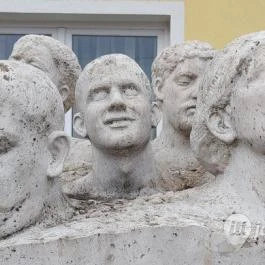 1956-os emlékmű Kondorfa - Egyéb