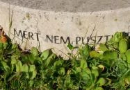 1956-os emlékmű Káva