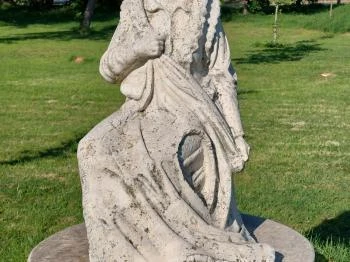 1956-os emlékmű Káva