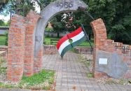 1956-os emlékmű Fegyvernek