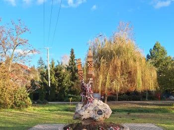 1956-os emlékmű Páty