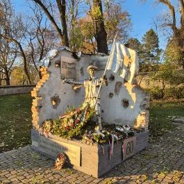 1956-os emlékmű, Putnok - Külső kép