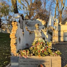 1956-os emlékmű, Putnok - Külső kép