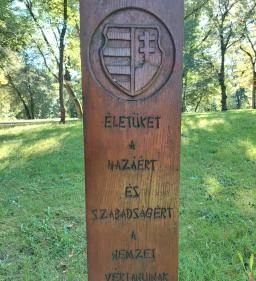 1956-os emlékművek