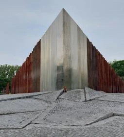 Az 1956-os magyar forradalom & szabadságharc központi emlékműve