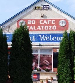 20 Cafe Falatozó