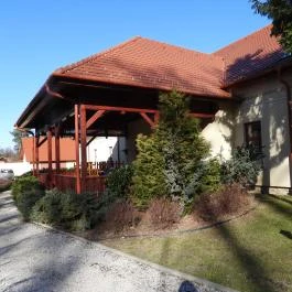 24 fenyő múzeum, Réde - Külső kép