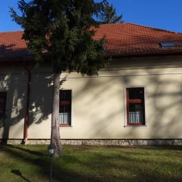 24 fenyő múzeum, Réde - Külső kép