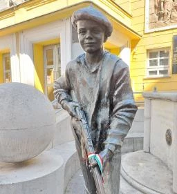 Az 56-os pesti srác emlékműve