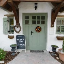 84 Bisztró, Kapolcs - Külső kép