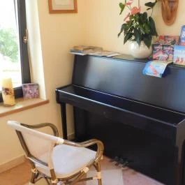 Ábrahám Teázó, Ábrahámhegy - Belső