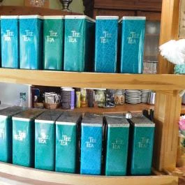 Ábrahám Teázó, Ábrahámhegy - Belső