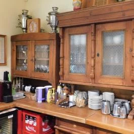 Ábrahám Teázó, Ábrahámhegy - Belső