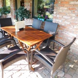 Ábrahám Teázó, Ábrahámhegy - Külső kép