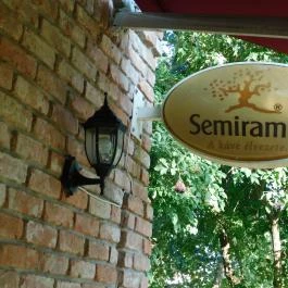 Ábrahám Teázó, Ábrahámhegy - Külső kép