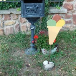 Ábrahám Teázó, Ábrahámhegy - Külső kép