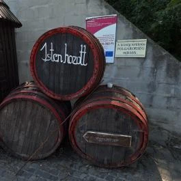 Adony pincesor, Adony - Külső kép