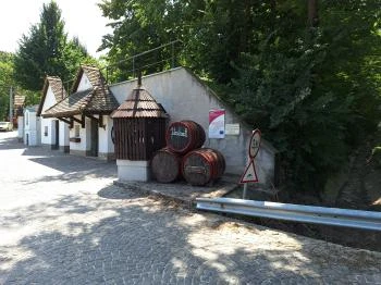 Adony pincesor Adony