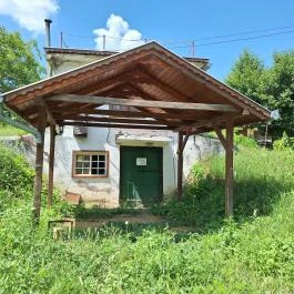 Adony pincesor, Adony - Külső kép