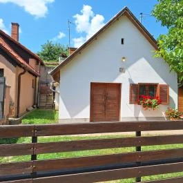 Adony pincesor, Adony - Külső kép