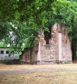 1. legjobb látnivaló: Alagi templomrom