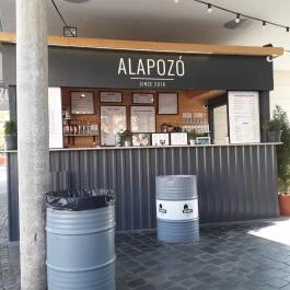 Alapozó Bar Budapest - Belső