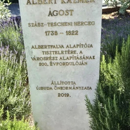 Albert Kázmér Ágoston mellszobra Budapest - Külső kép