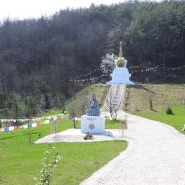 Álomvölgy Megvilágosodás Sztúpa Piliscsaba - Külső kép