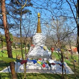 Álomvölgy Megvilágosodás Sztúpa Piliscsaba - Külső kép