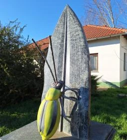 Amerikai kukoricabogár szobor