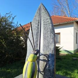 Amerikai kukoricabogár szobor Battonya - Egyéb