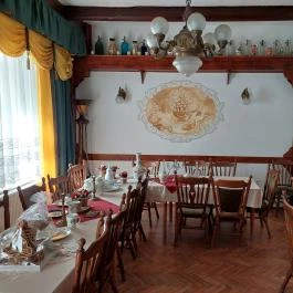 Andezit Hotel, Bér - Belső