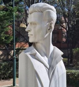 Angyal István-emlékmű